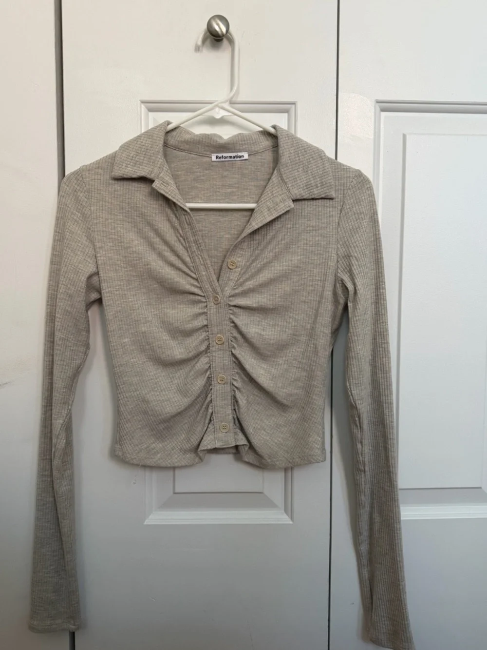Reformation Light Gray Ribbed Ruched Button-Up Long Sleeve Top - Picture 4 of 6